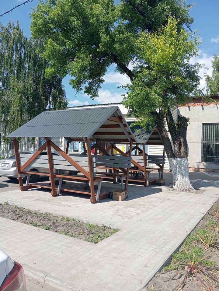 Впорядкували центральний майдан у Красному