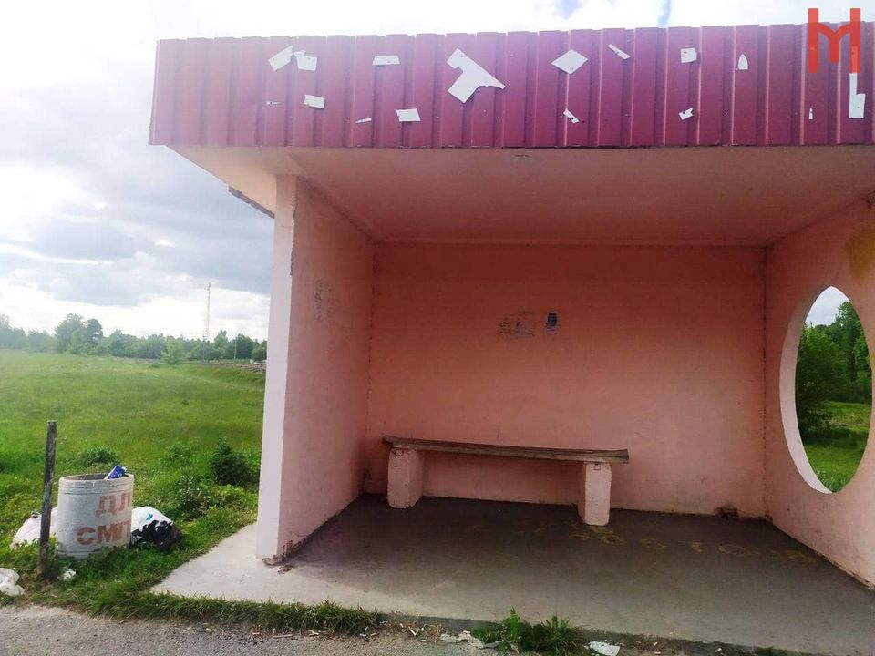 Смітник на зупинці