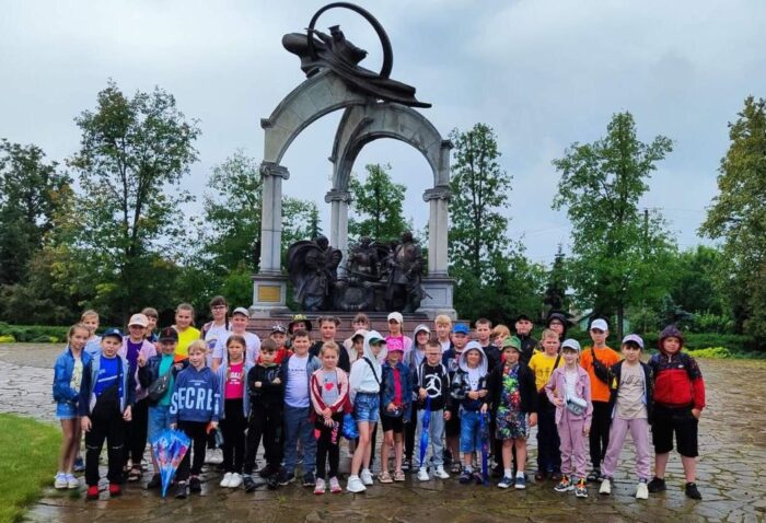Батурин відвідали діти пришкільного табору з Сумської області