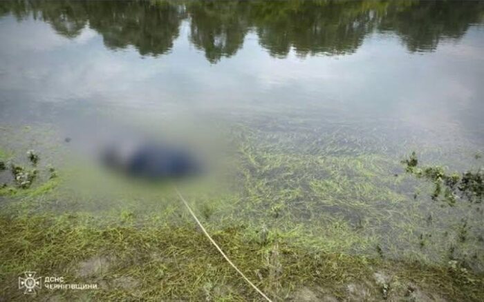 Рятувальники підняли тіло загиблого чоловіка у Батурині